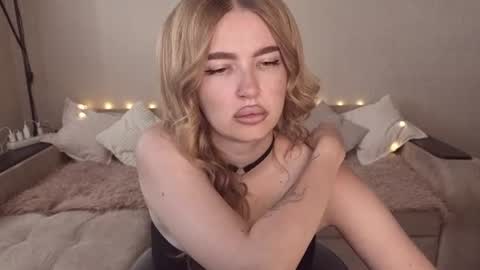 ViolettaOtis online show from July 27, 2026, 1:29 pm