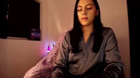 Snapshot of violettastars chatting on October 12, 2025, 5:28 am Violetta....Follow me in Twitter... online show from October 12, 2025, 5:28 am