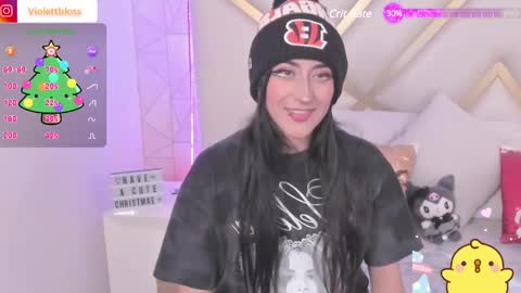 Snapshot of violettbloss chatting on December 19, 2024, 10:42 pm Violeta online show from December 19, 2024, 10:42 pm