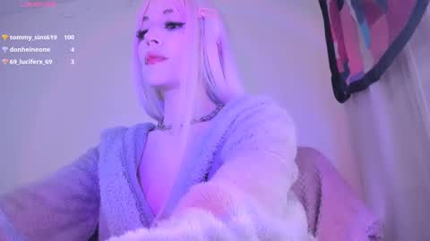 Snapshot of violettbones chatting on January 8, 2025, 5:16 am Violett online show from January 8, 2025, 5:16 am