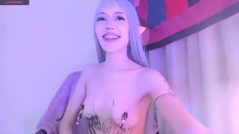 Snapshot of violettbones chatting on February 15, 2025, 4:47 am Violett online show from February 15, 2025, 4:47 am