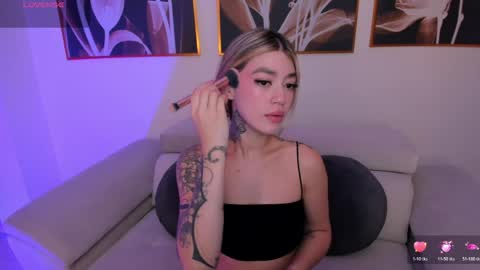 Snapshot of violetthansson chatting on May 26, 2026, 8:43 am Violett online show from May 26, 2026, 8:43 am