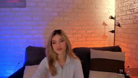 Violett  online show from June 16, 2026, 10:07 am