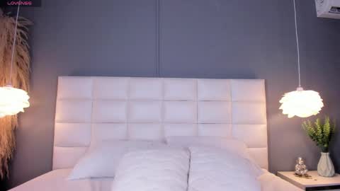 VioletthaRous online show from April 9, 2026, 10:48 pm