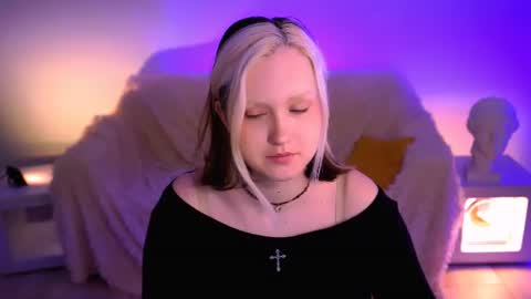 Violett online show from June 18, 2026, 4:13 am
