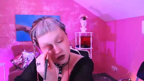 Violett online show from July 21, 2026, 6:38 am