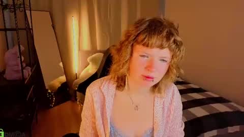 Snapshot of violetxdesire chatting on July 25, 2026, 1:15 am Violet online show from July 25, 2026, 1:15 am