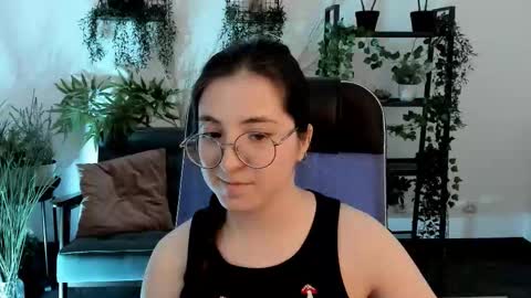 Snapshot of virtualvoyant chatting on December 2, 2025, 5:46 am your love online show from December 2, 2025, 5:46 am