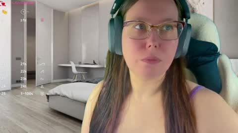 Victoria Romans online show from May 2, 2026, 11:21 pm