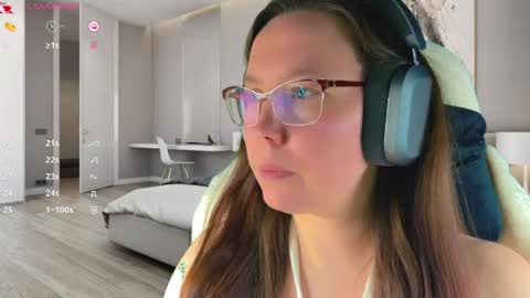 Victoria Romans online show from May 5, 2026, 2:41 am