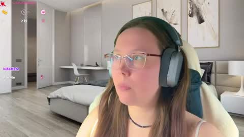 Victoria Romans online show from May 9, 2026, 11:48 am