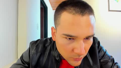 Vito Ferrer online show from January 22, 2025, 12:27 pm