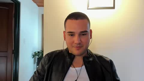 Vito Ferrer online show from February 3, 2025, 7:21 pm