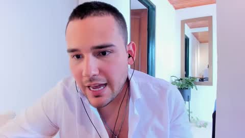 Vito Ferrer online show from February 9, 2025, 5:11 pm