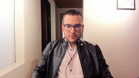 Vito Ferrer online show from February 13, 2025, 12:24 am