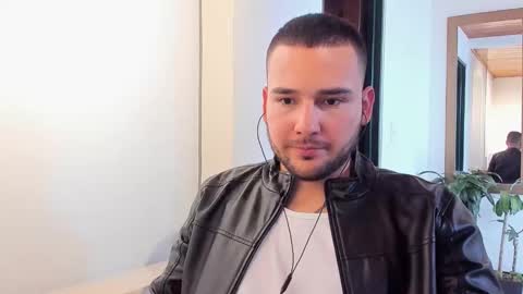 Vito Ferrer online show from February 18, 2025, 8:25 pm