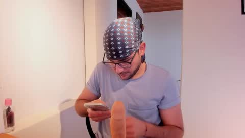 Vito Ferrer online show from October 18, 2025, 11:33 am