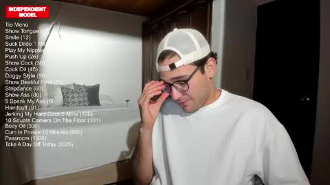Snapshot of vito_ferrero chatting on April 21, 2026, 12:12 am Vito Ferrer online show from April 21, 2026, 12:12 am
