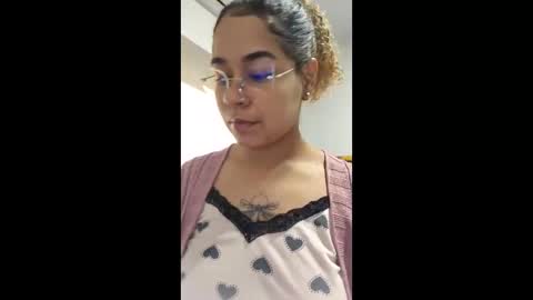 Snapshot of vitoriafernandes chatting on May 19, 2026, 6:58 pm Vitoria online show from May 19, 2026, 6:58 pm