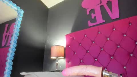 Snapshot of vivi_andrea chatting on March 5, 2025, 2:23 pm ANDREA online show from March 5, 2025, 2:23 pm