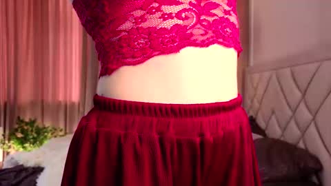 You like my friends can call me LUNA  This is my first day here online show from September 18, 2025, 7:32 am