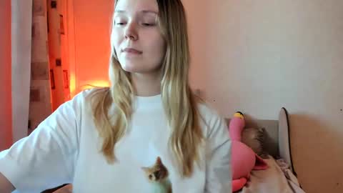 Snapshot of vivian_alison chatting on February 26, 2025, 2:03 pm vivian_alison online show from February 26, 2025, 2:03 pm