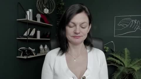 Vivian online show from February 26, 2026, 8:02 am