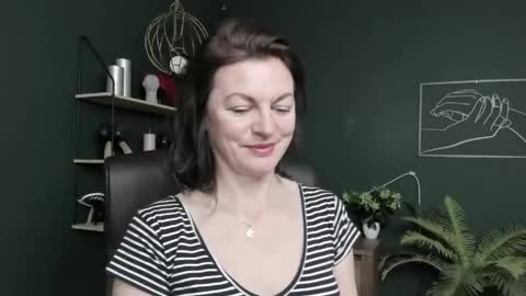 Snapshot of vivian_dream chatting on May 21, 2026, 6:42 am Vivian online show from May 21, 2026, 6:42 am