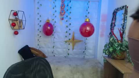 Vivian online show from December 17, 2025, 1:06 pm