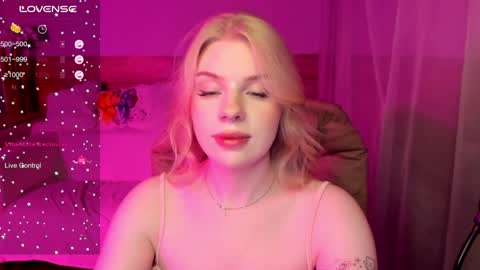 Aurora online show from December 5, 2024, 12:00 pm