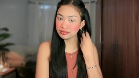 Snapshot of vivian_roberts chatting on June 13, 2026, 11:02 pm Vivian online show from June 13, 2026, 11:02 pm
