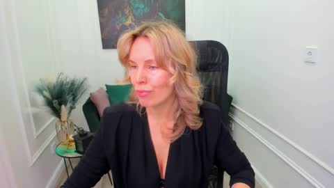 Snapshot of vivianlirei chatting on April 23, 2026, 4:46 am Sinti online show from April 23, 2026, 4:46 am