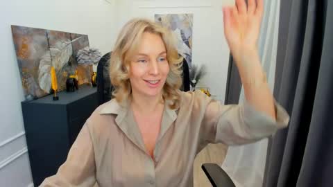 Snapshot of vivianlirei chatting on May 7, 2026, 4:40 am Sinti online show from May 7, 2026, 4:40 am