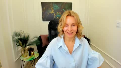 Snapshot of vivianlirei chatting on May 15, 2026, 4:52 am Sinti online show from May 15, 2026, 4:52 am