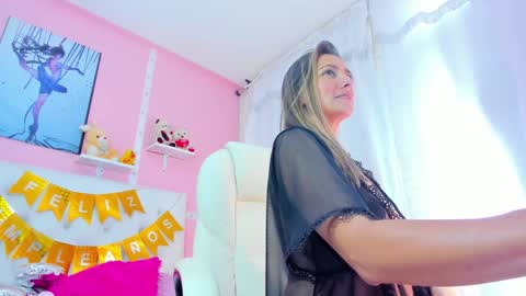 Vivi online show from December 27, 2024, 6:42 pm