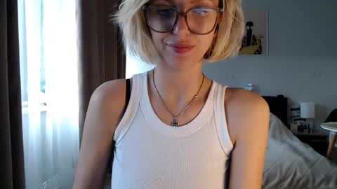 Snapshot of vivica_coke chatting on May 18, 2026, 4:13 pm VI online show from May 18, 2026, 4:13 pm