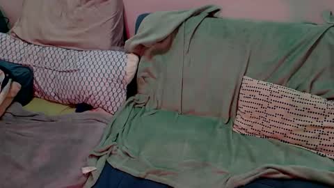 Viv online show from December 1, 2025, 5:51 pm