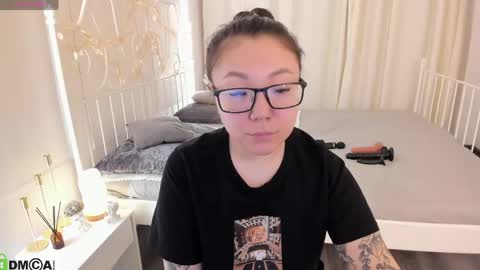 Vivien online show from April 16, 2026, 11:29 pm
