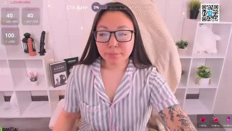 Vivien online show from April 28, 2026, 2:27 am