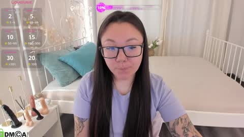 Vivien online show from June 4, 2026, 1:00 am