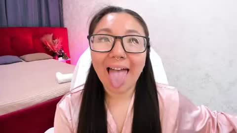 Vivien online show from June 25, 2026, 1:05 am