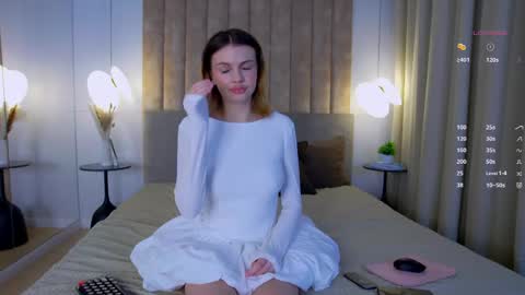 Snapshot of vivien_ronal chatting on June 1, 2026, 7:37 pm Sophia online show from June 1, 2026, 7:37 pm