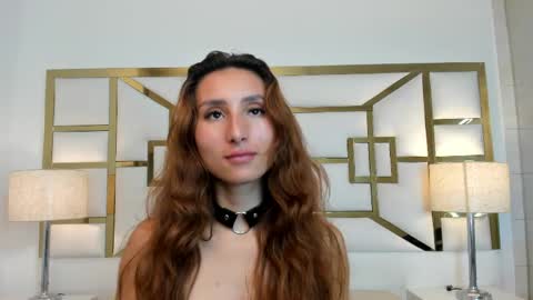 Viviene online show from June 7, 2026, 4:33 pm
