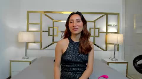 Viviene online show from July 9, 2026, 3:43 am