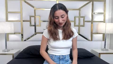 Viviene online show from July 25, 2026, 3:59 am