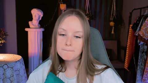 Vivien online show from December 28, 2024, 4:20 pm