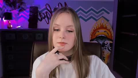 Vivien online show from March 2, 2025, 6:19 pm