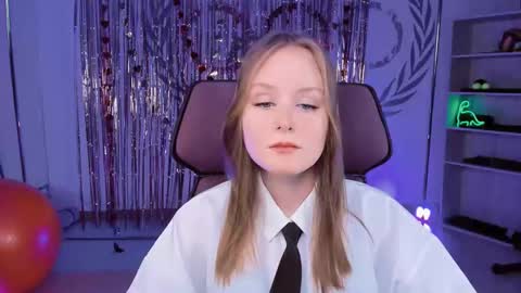 Vivien online show from March 9, 2025, 3:16 pm