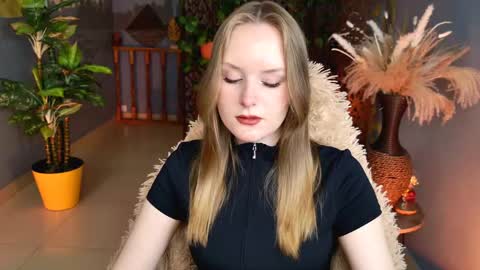Vivien online show from May 13, 2026, 5:16 am