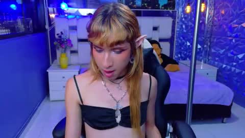 vivienne hadid online show from May 25, 2026, 12:16 am